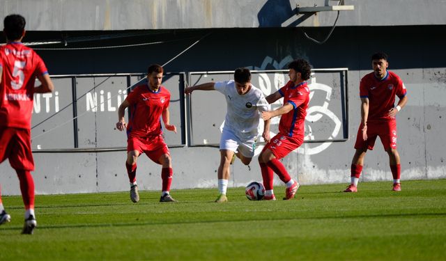 Nilüfer Futbol A.Ş. Silivrispor ile golsüz berabere