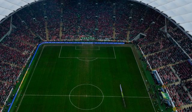 Bursaspor tribünleri kırmızı-beyaza büründü