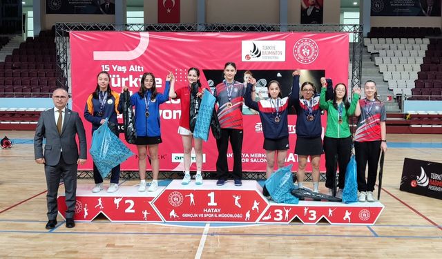 Osmangazi Belediyespor badmintonda Türkiye dereceleriyle döndü