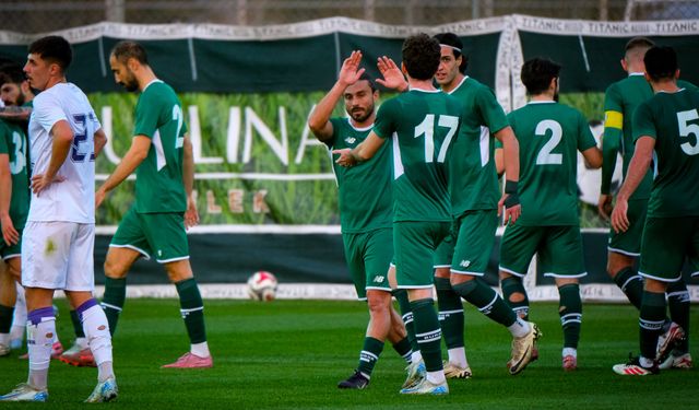 Bursaspor kamptaki ilk maçını galibiyetle geçti