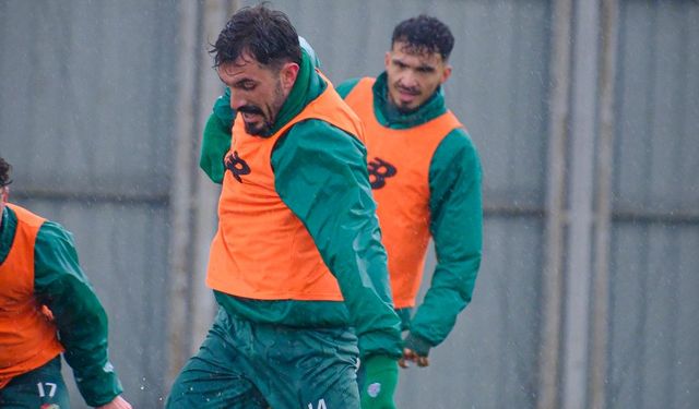Bursaspor arada vermeden çalışmalara başladı