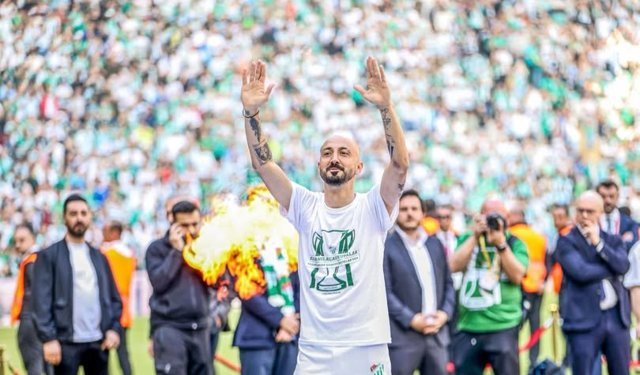 Eski Kaptan Ahmet İlhan Özek’ten vefalı şampiyonluk mesajı