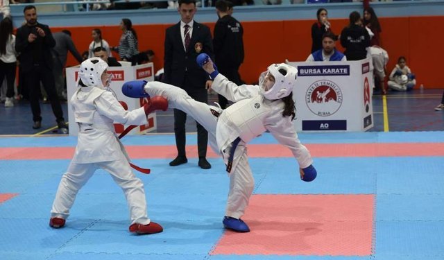 Büyükşehir’in karatecileri Bursa şampiyonu oldu