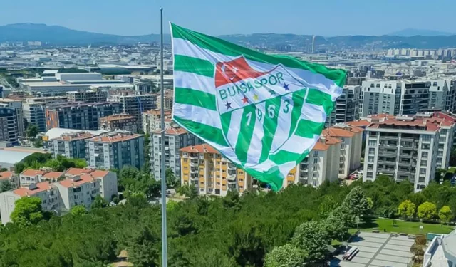 Bursa Büyükşehir Belediyesi şehri bayraklarla donatıyor