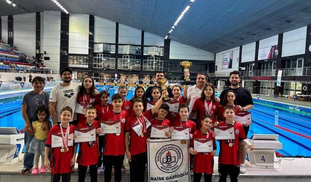 Bursa Baise Gazioğlu Bosut Ortaokulu Türkiye şampiyonu oldu