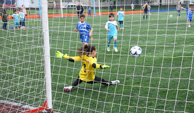 Osmangazi’de Geleceğin Yıldızları Sahada: 804 Minik Timsah Yarışıyor!