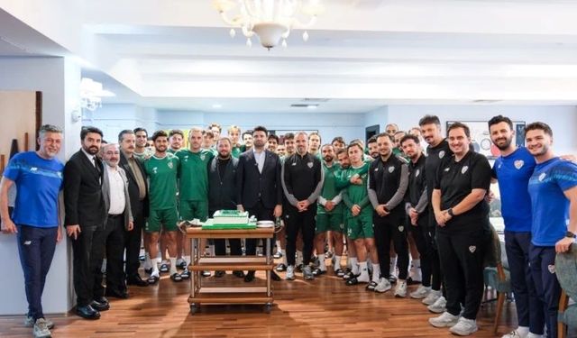 Enes Çelik'e sürpriz kutlama: "Sene sonunda yine o kupa kalkacak"