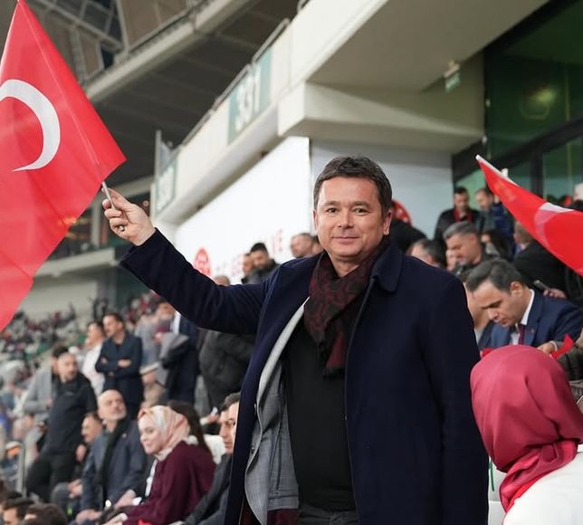 Erkan Aydın milli maçta engelli bireylerle tribünde buluştu