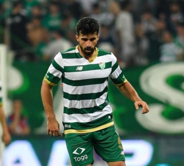 Bursaspor'dan Tunahan Ergül yeni takımına imzayı atıyor