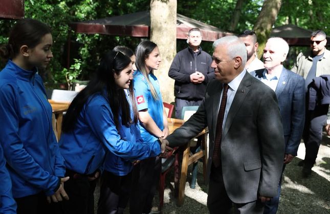 Mustafa Bozbey şampiyonlarla bir araya geldi