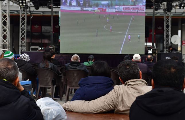 Bursaspor maçı Osmangazi Meydanı’nda izlendi