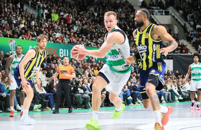 Bursaspor uzatmada Fenerbahçe’yi devirdi
