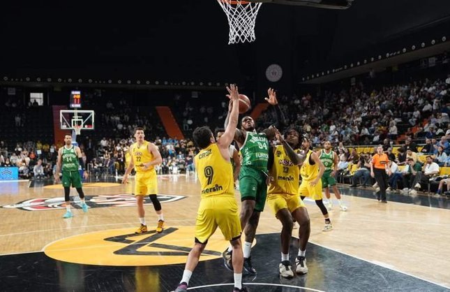 Bursaspor Basketbol'dan mucizevi bir geri dönüş