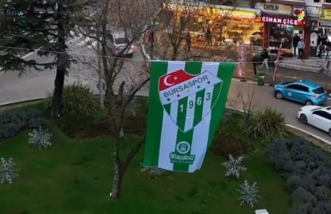 Yıldırım yeşil beyaz bayraklarla donatıldı