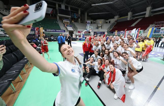 Bursa'da uluslararası kızlar basketbol turnuvası sona erdi