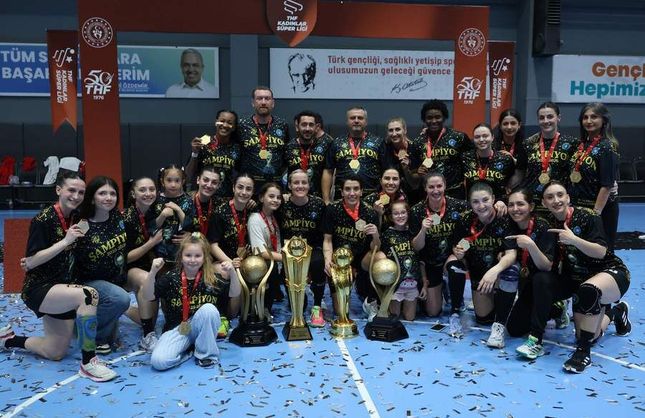 Bursa Büyükşehir Belediyespor Kadınlar Hentbol Süper Ligi'nde şampiyon!