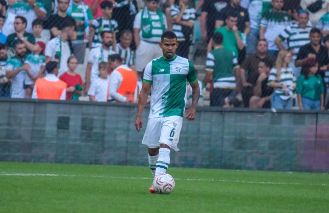 Bursaspor'da Iğdır FK maçının yıldızı Juergen Elitim oldu