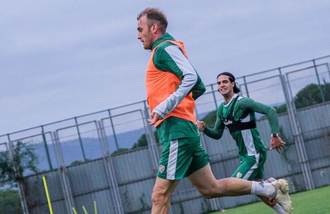 Bursaspor'da yoğun mesai devam ediyor