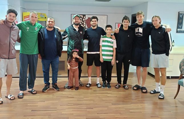Karacabeyli taraftardan Iheanacho'ya karpuz jesti