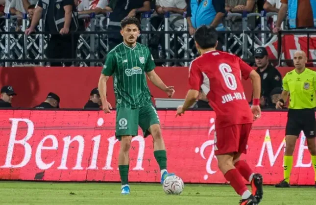 Bursasporlu Emirhan: "Sezon sonu Süper Lig'e çıkacağımıza eminim"