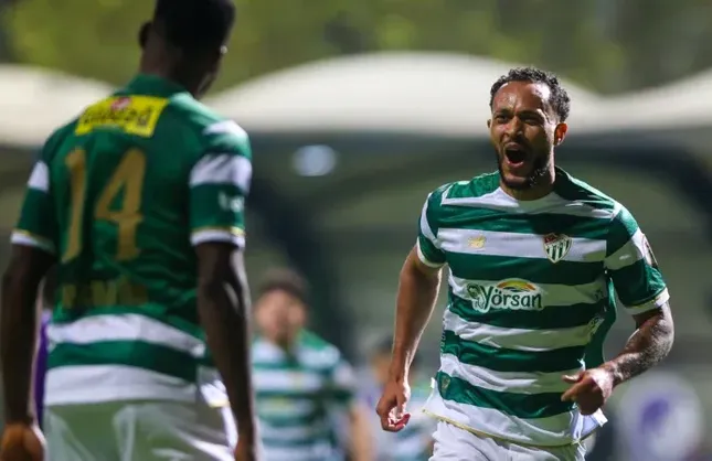 Bursaspor'da ilk golünü atan Lewis Baker'dan kadro övgüsü