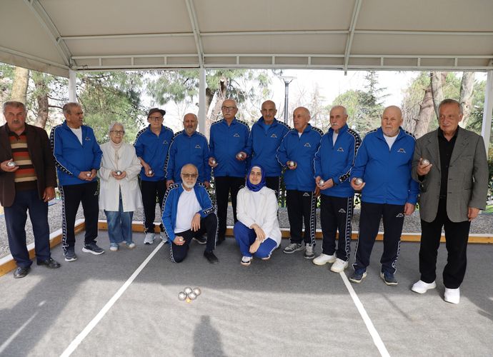 Huzurevi sakinleri Spor Festivali'nde gençlere taş çıkartmaya hazırlanıyor
