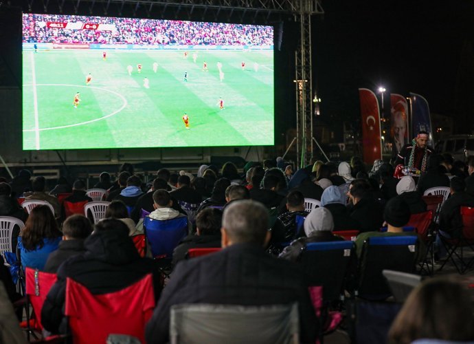 Bursa’da milli coşku dev ekranlara taşındı