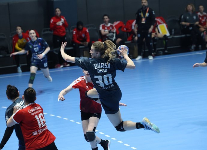 Bursa Büyükşehir Belediyespor zirvedeki yerini korudu