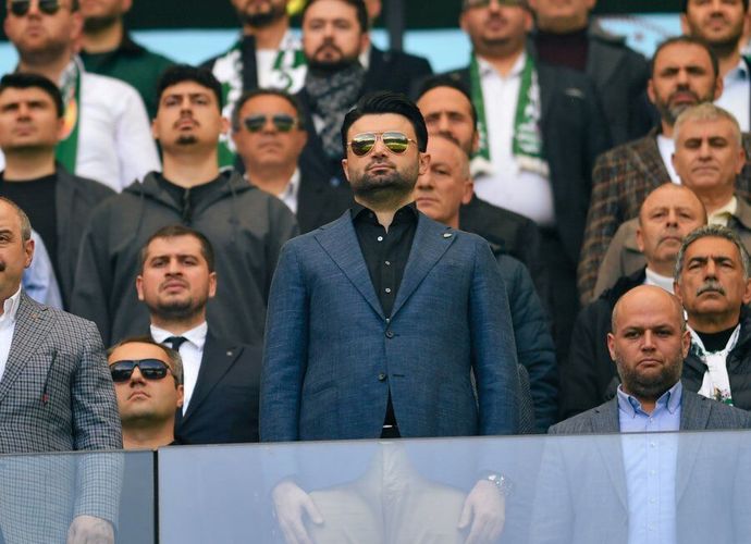 Enes Çelik'ten sert tepki: "Futbol taraftarla güzel"