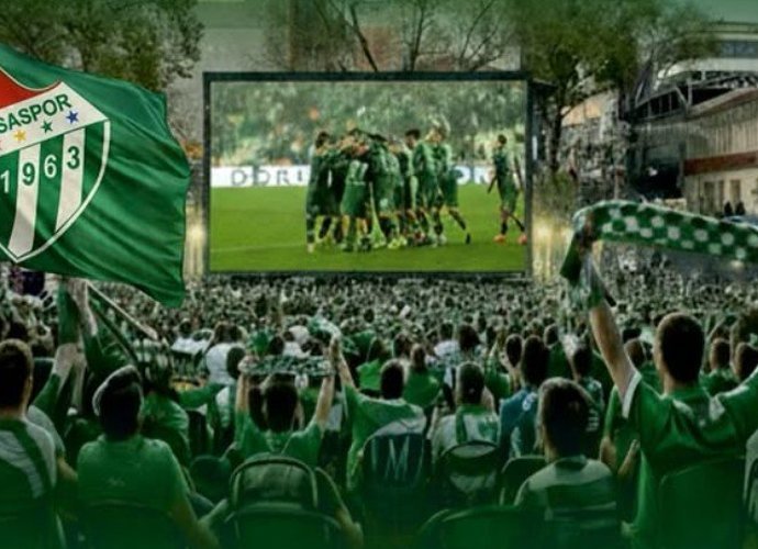 Orhangazi'de şampiyonluk maçı dev ekranda
