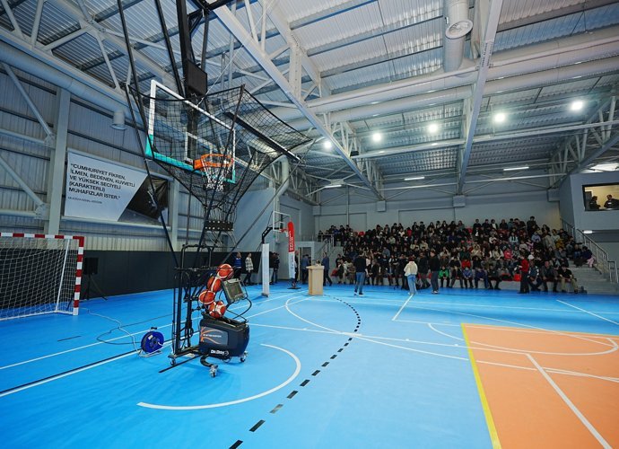 Uludağ İçecek’ten ÇEK Spor Salonu’na anlamlı destek