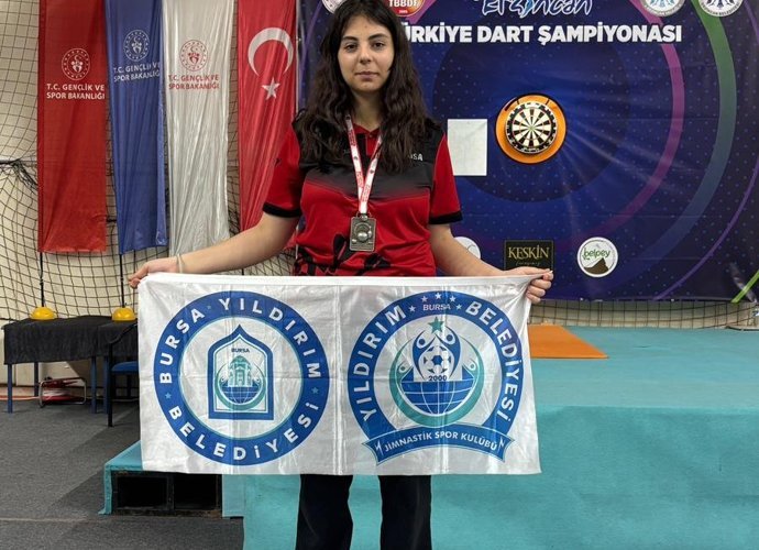 Yıldırım’dan dartta çifte kürsü başarısı