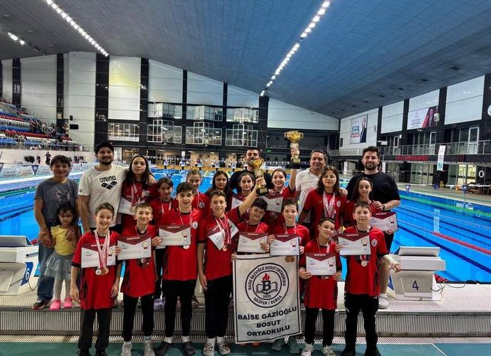 Bursa Baise Gazioğlu Bosut Ortaokulu Türkiye şampiyonu oldu