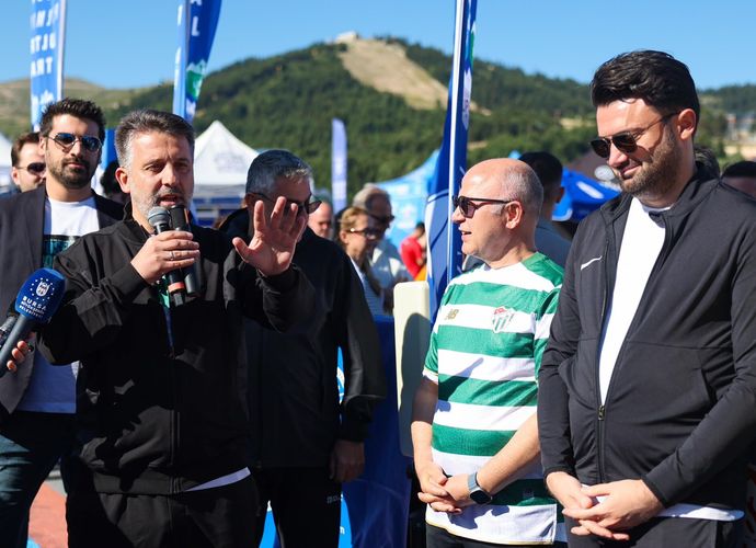 Uludağ'da dev organizasyon: 23 ülkeden 3 bin sporcu Ultra Trail için start aldı