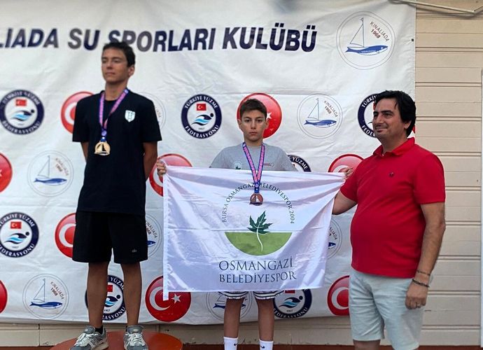 Mavi kulvarda Bursa damgası: Osmangazi’nin kulaçları Adalar’ı fethetti!