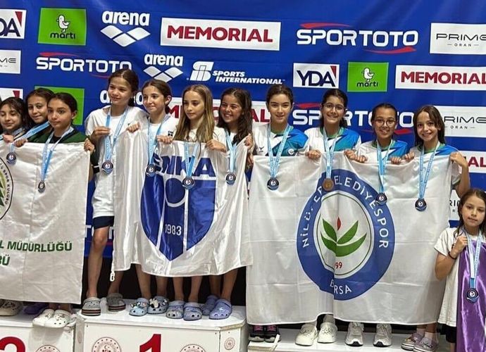 Bolu’da Nilüfer fırtınası: Genç yüzücülerden tam 50 madalya!