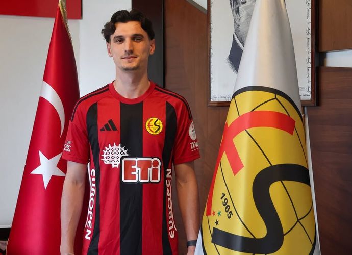 Bursaspor altyapısından yetişen Ertuğrul Kurtuluş, Eskişehirspor’a transfer oldu