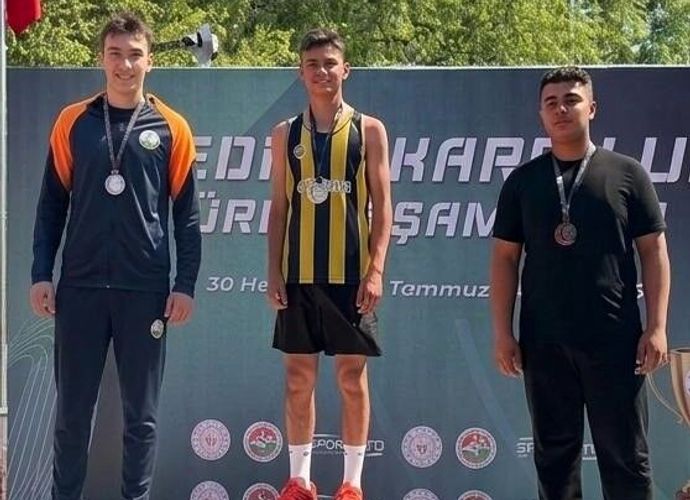 Osmangazi’nin genç atletleri Eskişehir’i salladı