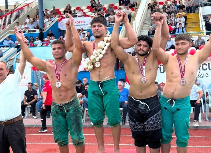 Bursa Büyükşehir Belediyespor güreşte Türkiye'ye damga vurdu