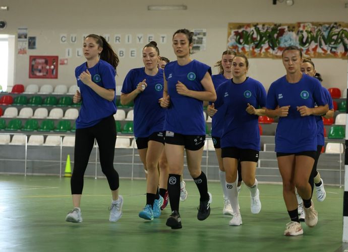 Bursa Büyükşehir Belediyespor Kadın Hentbol Takımı kadroyu kurdu