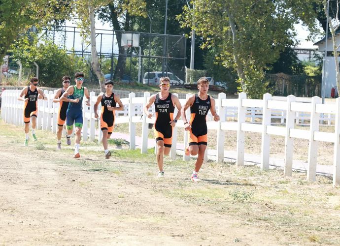 Osmangazi'de duatlon heyecanı: Gençler parkurda ter döktü