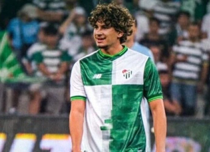 Emir Kayacık, Kahramanmaraş İstiklal Spor'a kiralandı