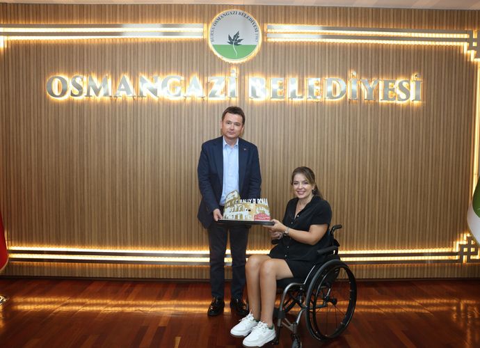 Şampiyon ralli pilotu Kübra Denizci Keskin’den Erkan Aydın’a ziyaret