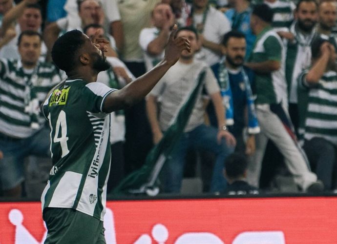 Bursaspor evinde şov yaptı: İstanbulspor'u 4 golle devirdi
