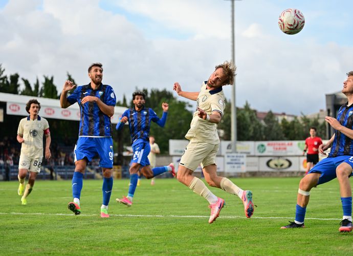 10 kişi kalan Karacabey Belediyespor evinde direnemedi