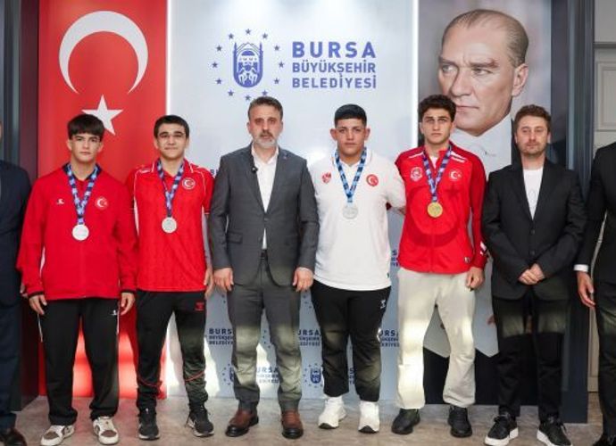 Başkan Vekili Şahin Biba'dan şampiyon güreşçilere tebrik