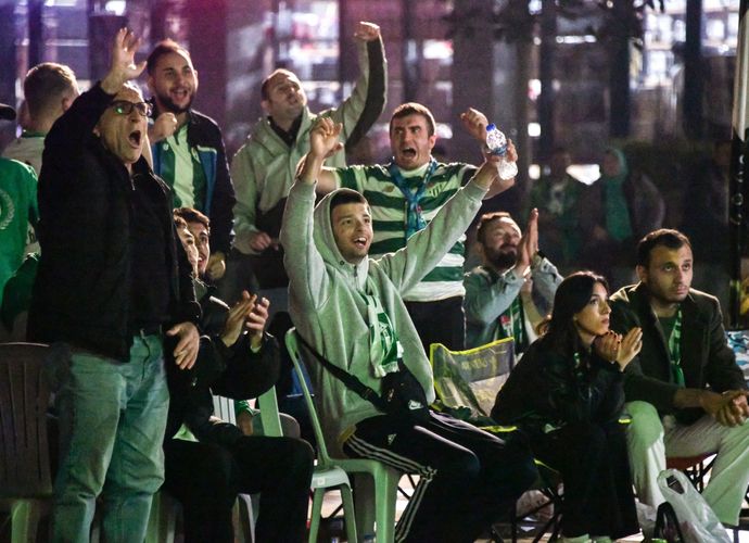 Yeşil-beyaz sevdalıları Osmangazi Meydanı'nda buluştu