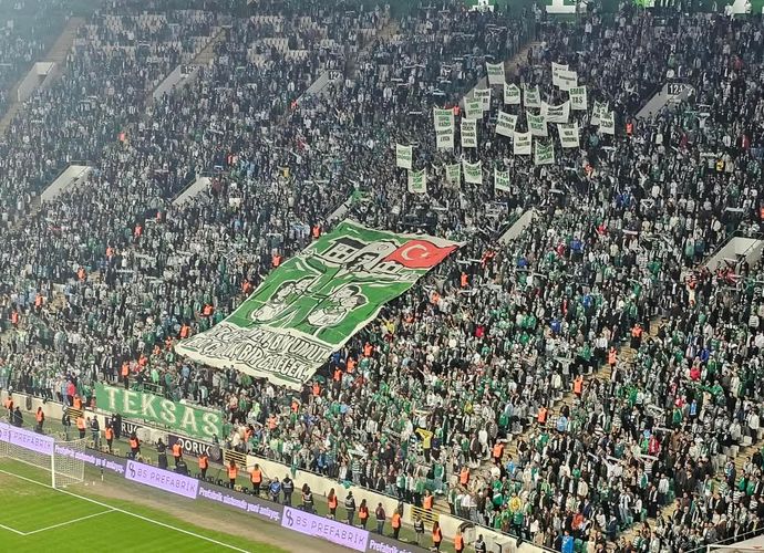 Bursaspor taraftarı yine tribünleri doldurdu