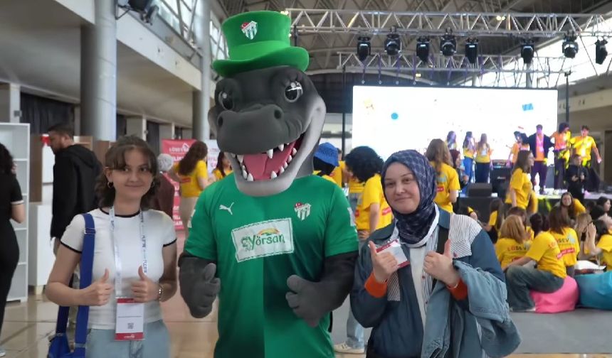 Majid Maskotu LÖSEV etkinliğinde çocuklarla buluştu