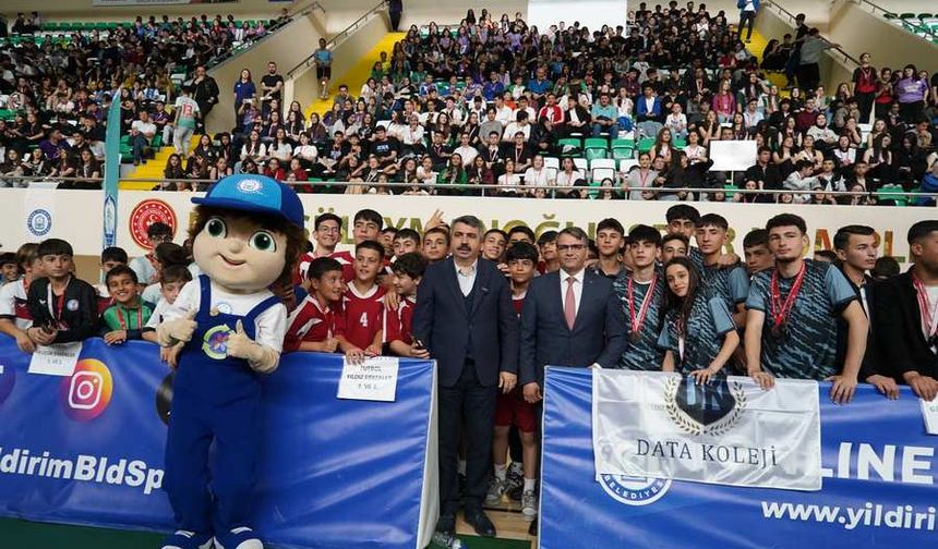 Yıldırım’da spor şenliği coşkusu ödüllerle tamamlandı